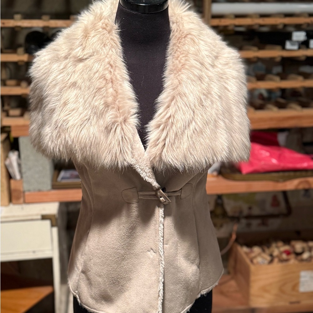 Nic+Zoe Faux Shearling Vest Tan Beige Faux Fur Collar Toggle Peplum XS